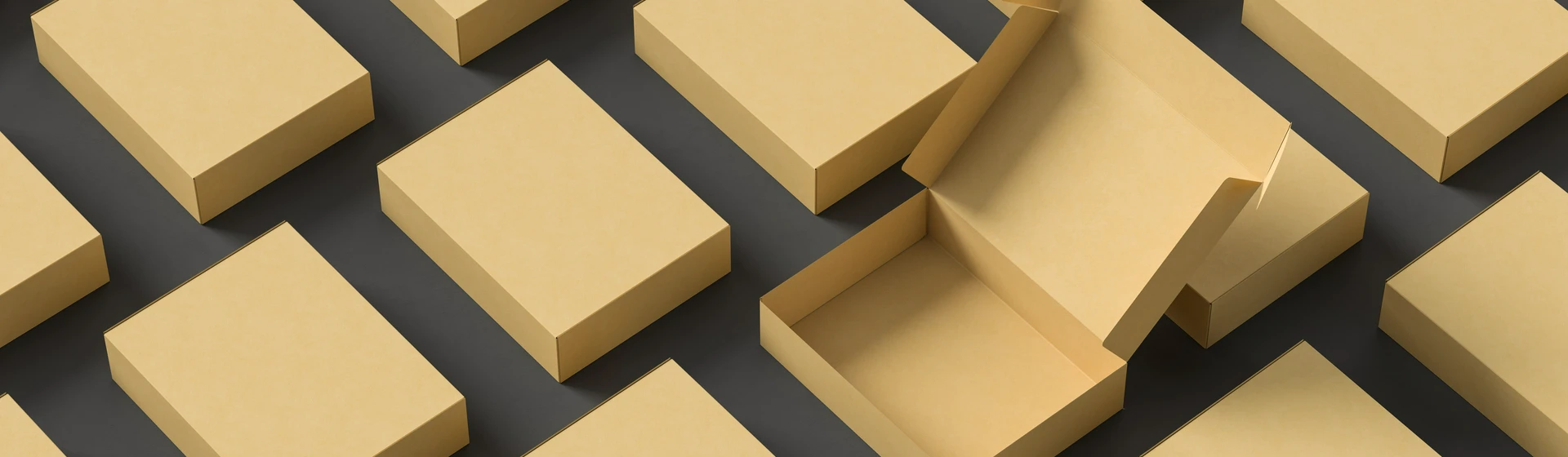 pozamykane pudełka i jedno otwarte